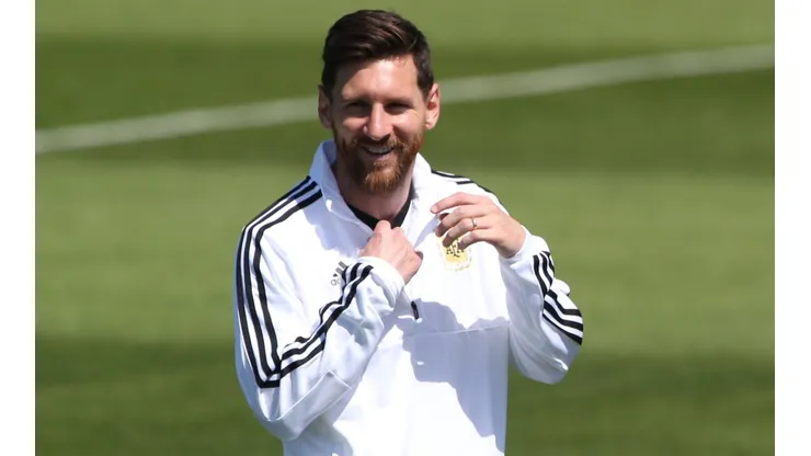 FELIZ CON LA CELESTE Y BLANCA. La sonrisa de Lionel Messi durante el entrenamiento de Argentina (Foto: Getty).