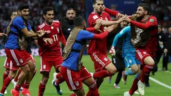 COMO UNA FINAL DEL MUNDO. Ezatolahi festeja con todos sus compañeros el tanto contra España (Foto: Getty).
