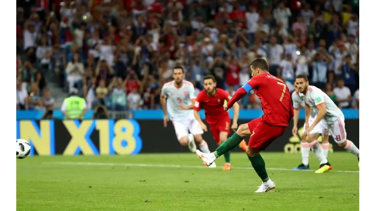 Cristiano Ronaldo anotando de penal