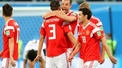 CELEBRAN LOS RUSOS. Todos en la Selección de Rusia festejan ante Egipto (Foto: Getty):