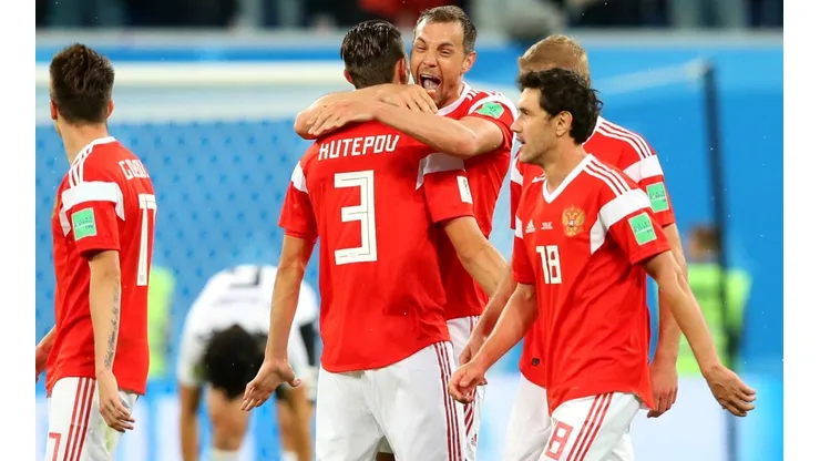 CELEBRAN LOS RUSOS. Todos en la Selección de Rusia festejan ante Egipto (Foto: Getty):