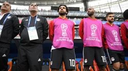 EL FARAÓN. Mohamed Salah durante el himno de Egipto ante el debut con Uruguay (Foto: Getty).