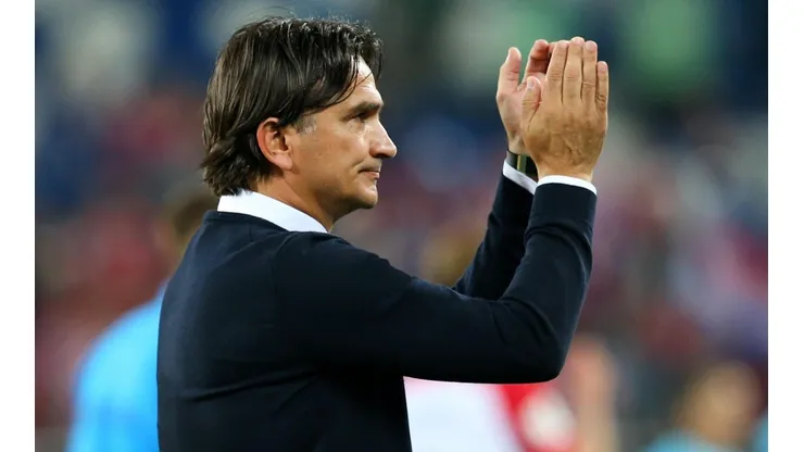 APLAUSOS EN EL DEBUT. Dalic agradece el apoyo del público croata tras la victoria ante Nigeria (Foto: Getty).