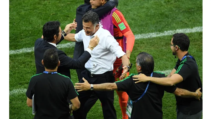TODOS CON EL TRI. Juan Carlos Osorio junto a todo su cuerpo técnico de la Selección Mexicana (Foto: Getty).