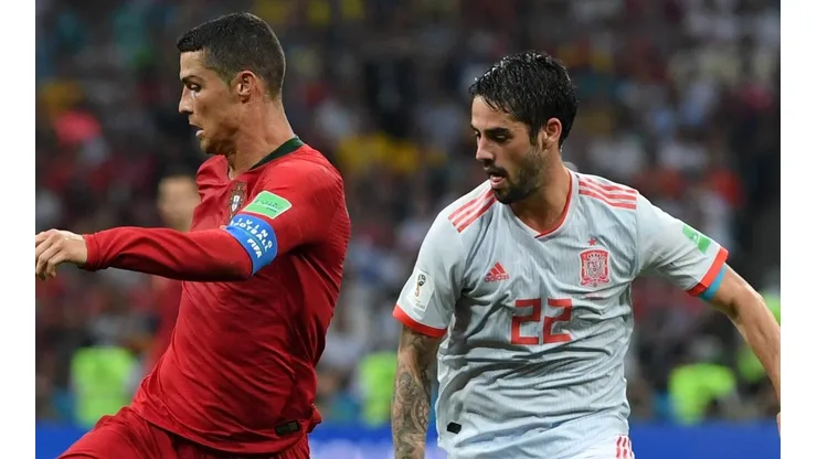 Cristiano ante Isco en su debut en Rusia.