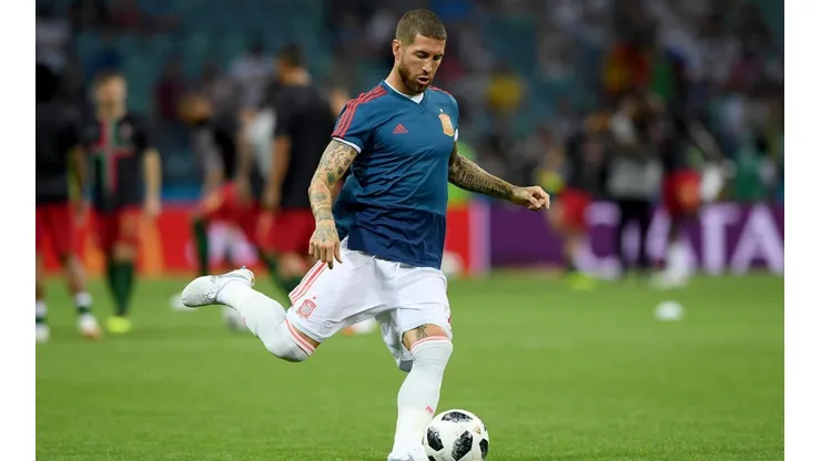 TODO SE PRACTICA. Sergio Ramos durante el precalentamiento antes del debut ante Portugal (Foto: Getty).