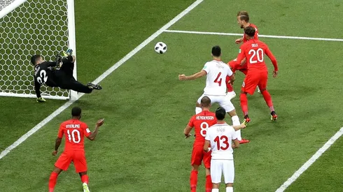 ¡EL CAPITÁN! Harry Kane aprovecha el rebote y abre el marcador para Inglaterra ante Túnez (Foto: Getty).