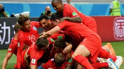 TODOS ENCIMA DEL CAPITÁN. La euforia de Inglaterra tras el gol de Harry Kane en Inglaterra-Túnez (Foto: Getty).