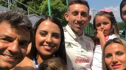 Héctor Herrera junto a su familia en Moscú.