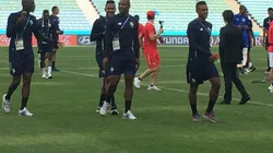 Los panameños caminaron durante unos minutos sobre el césped del estadio Fisht