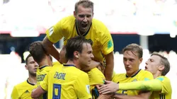 Todo Suecia celebra el gol de la victoria.
