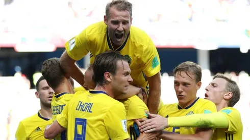 Todo Suecia celebra el gol de la victoria.