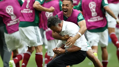 Fabián y un efusivo festejo con Osorio.
