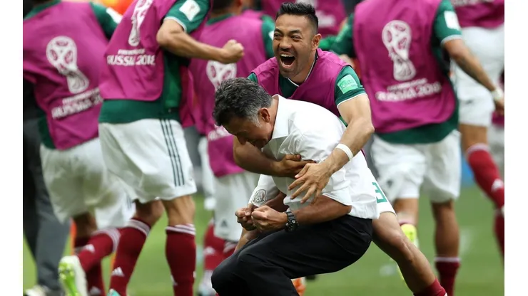 Fabián y un efusivo festejo con Osorio.