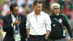 Aunque México derrotó al campeón, a Osorio le siguen pegando