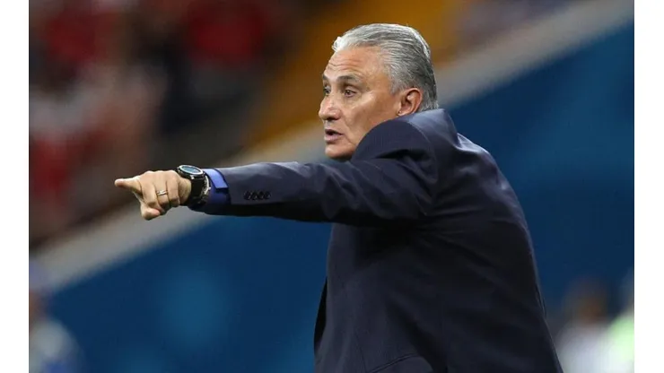 Tité durante el empate entre Brasil y Suiza.