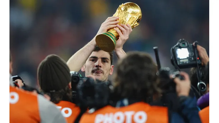 Iker con la copa del mundo