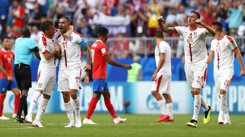 Serbia se sacó de encima a Costa Rica con un golazo de Kolarov