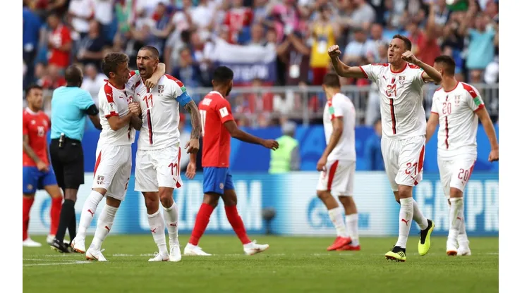 Serbia se sacó de encima a Costa Rica con un golazo de Kolarov