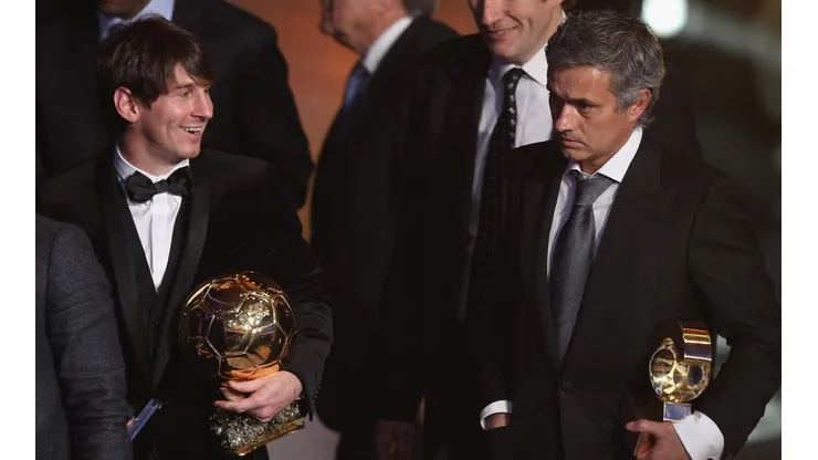 Messi sonrie a Mourinho