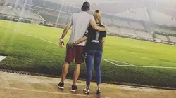 SIEMPRE CON ÉL. Daniela Rendón junto a Franco Armani en el Estadio Monumental.
