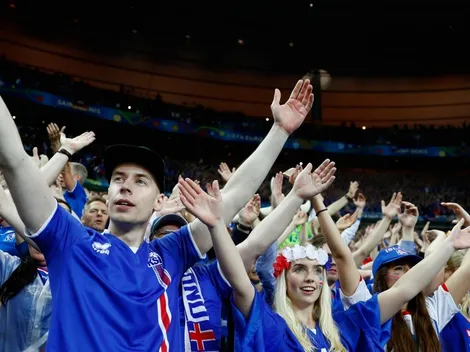 Hinchas de Islandia llegan al Spartak con su mítico aplauso vikingo