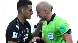 ERA PENAL. Las protestas de Cristian Pavón al árbitro tras caer en el área de Islandia (Foto: Getty).