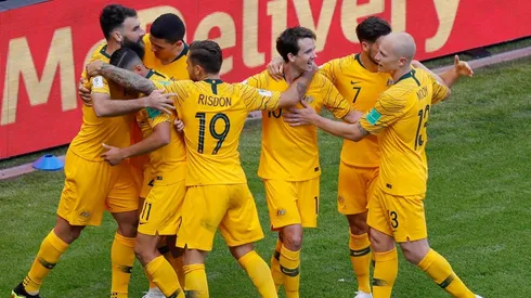 Foto de los jugadores de Australia festejando el gol.