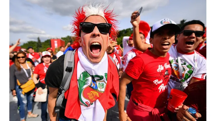 Hinchas peruanos se tomaron Rusia