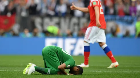 UNA PESADILLA. Mohammed Alsahlawi se lamenta en la derrota encajada contra Rusia (Foto: Getty).