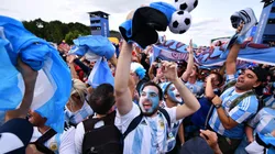 ARGENTINOS EN RUSIA. La locura de los hinchas en Moscú a días de debutar en el Mundial (Foto: Getty).