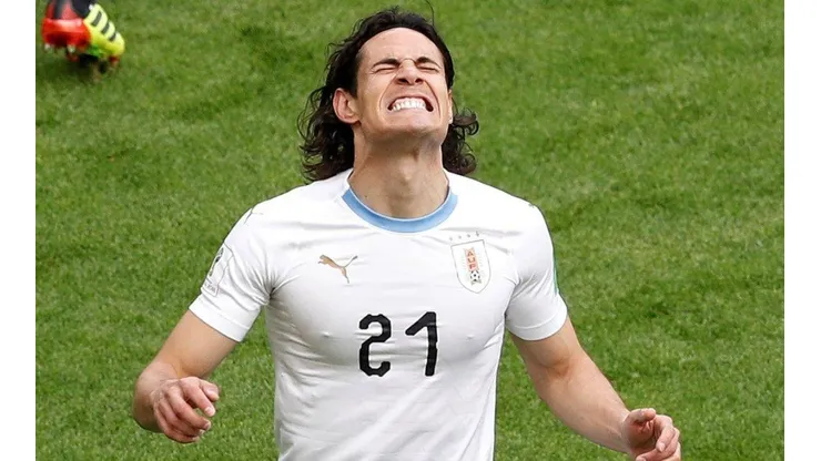 PUEDE FALLAR. Edinson Cavani se lamenta por el golazo que pudo haberle marcado a Egipto.