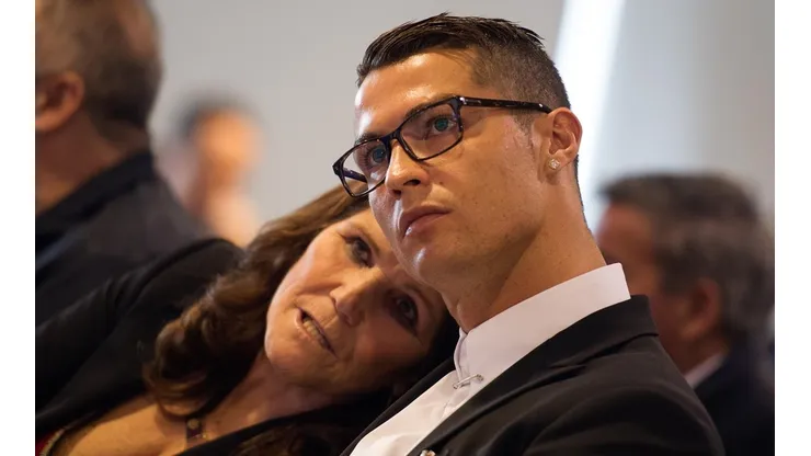 Foto de Cristiano Ronaldo con su madre.