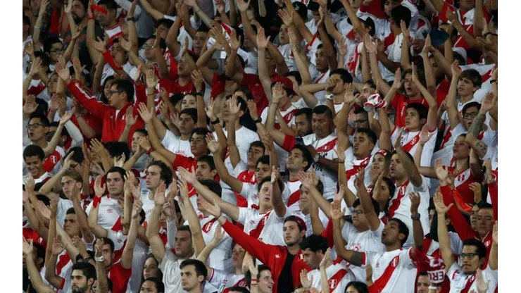 ¡COMO NO TE VOY A QUERER! Los hinchas peruanos coparon Rusia.