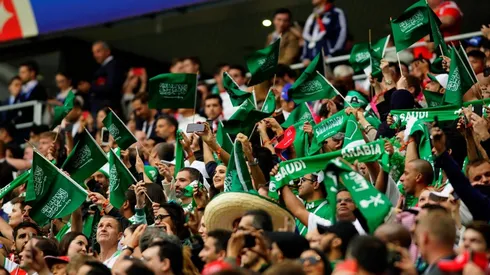 Rusos y saudíes dieron color a la inauguración del Mundial