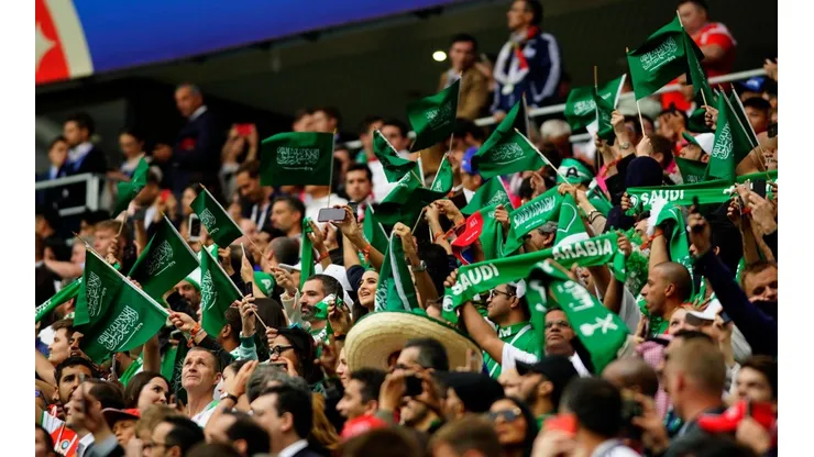 Rusos y saudíes dieron color a la inauguración del Mundial