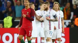 FESTEJAN LOS VIKINGOS. La frustración de Cristiano Ronaldo ante el empate de Islandia en la Eurocopa 2016 (Foto: Getty).