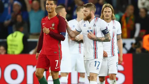 FESTEJAN LOS VIKINGOS. La frustración de Cristiano Ronaldo ante el empate de Islandia en la Eurocopa 2016 (Foto: Getty).