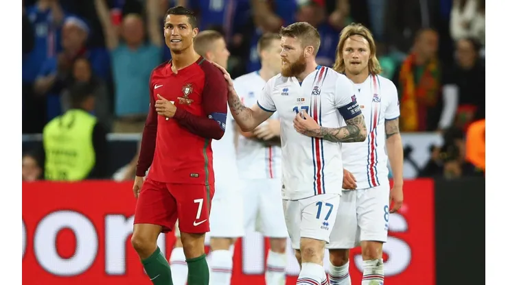 FESTEJAN LOS VIKINGOS. La frustración de Cristiano Ronaldo ante el empate de Islandia en la Eurocopa 2016 (Foto: Getty).