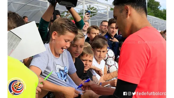 Keylor Navas protagonizó la primera sesión de entrenamientos de los ticos en Rusia