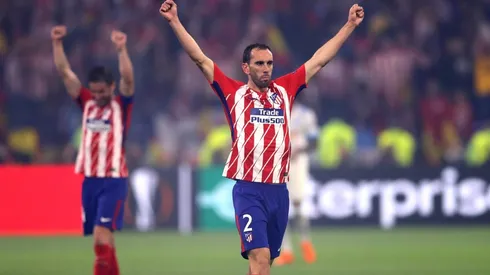 La Juventus habría preguntado por Diego Godín