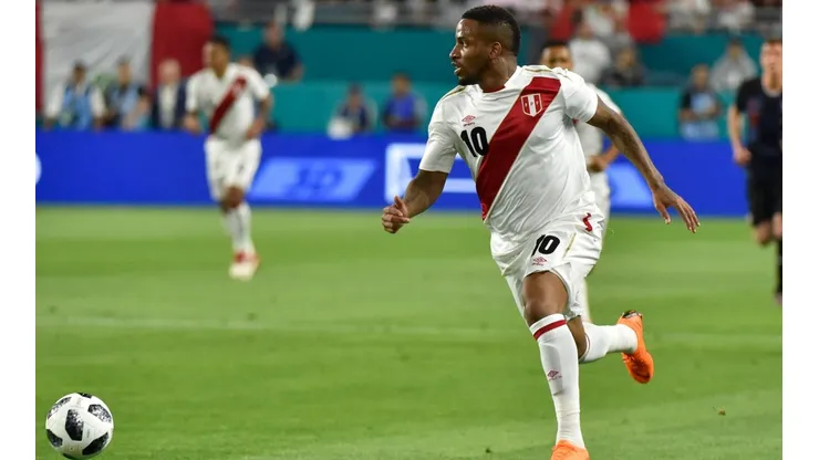 Jefferson Farfán recibió elogios de Guus Hiddink. (Foto: Getty)