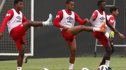 André Carrillo subió una foto en el gimnasio con sus compañeros. (Foto: Getty)