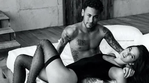 Foto de Neymar con Bruna en blanco y negro.