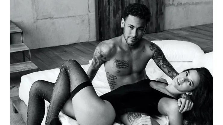 Foto de Neymar con Bruna en blanco y negro.