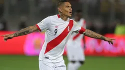Gran gesto de Paolo Guerrero con los hinchas peruanos. (Foto: Getty)