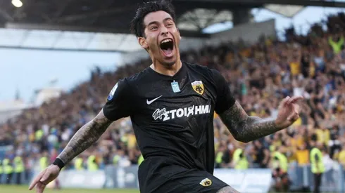 Sergio Araujo celebra su tanto para el título de AEK Atenas.