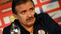 El estratega costarricense prefirió analizar la primera parte del encuentro que se "abrió" con los cambios