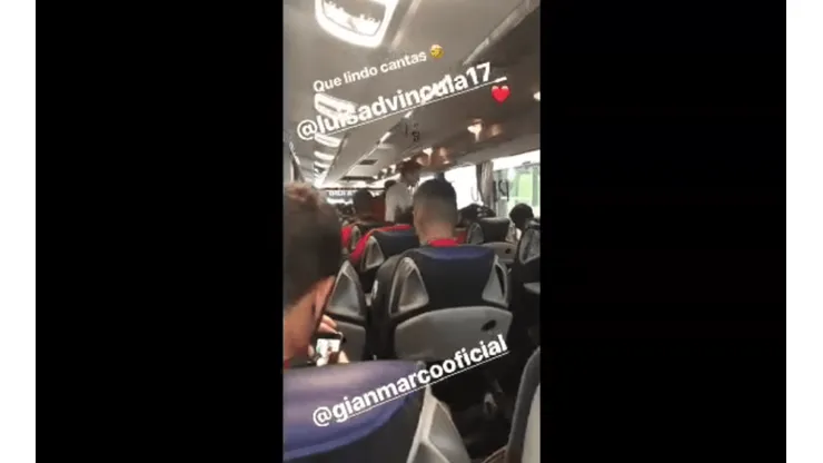 El registro lo tomaron los propios jugadores en el bus.