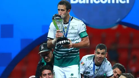 Boca ya habría arreglado con Izquierdoz su contrato